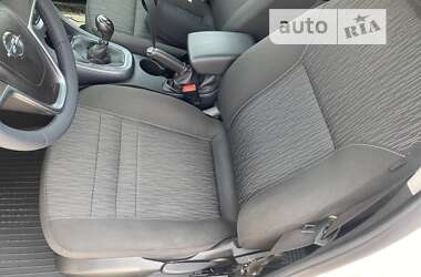 Универсал Opel Astra 2012 в 