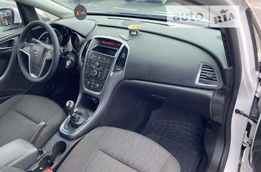 Универсал Opel Astra 2012 в 