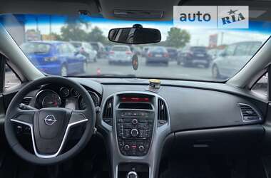 Универсал Opel Astra 2012 в 