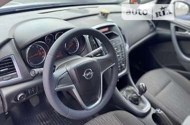Универсал Opel Astra 2012 в 