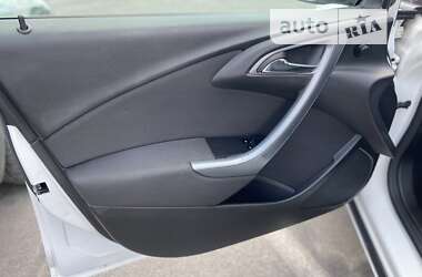 Универсал Opel Astra 2012 в 