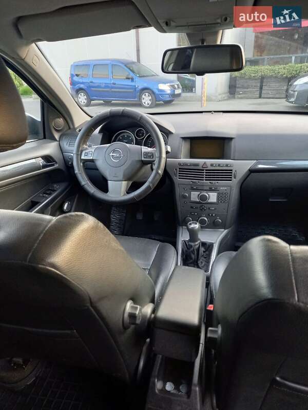 Универсал Opel Astra 2005 в Днепре