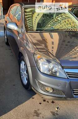 Хэтчбек Opel Astra 2011 в Киеве