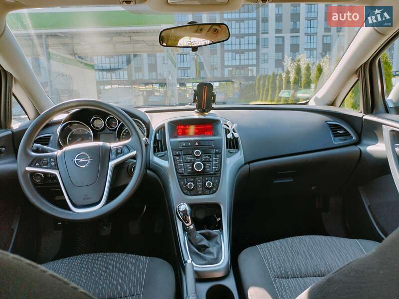 Универсал Opel Astra 2012 в Ивано-Франковске