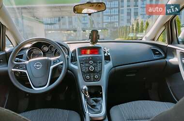 Универсал Opel Astra 2012 в 