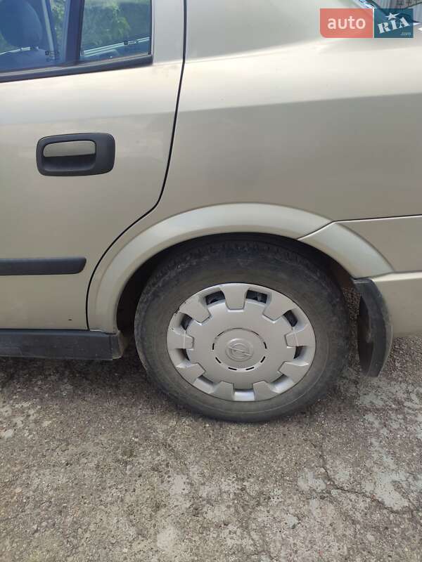 Седан Opel Astra 2008 в Городенке