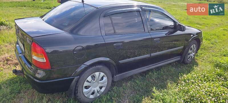 Седан Opel Astra 2005 в Кобеляках