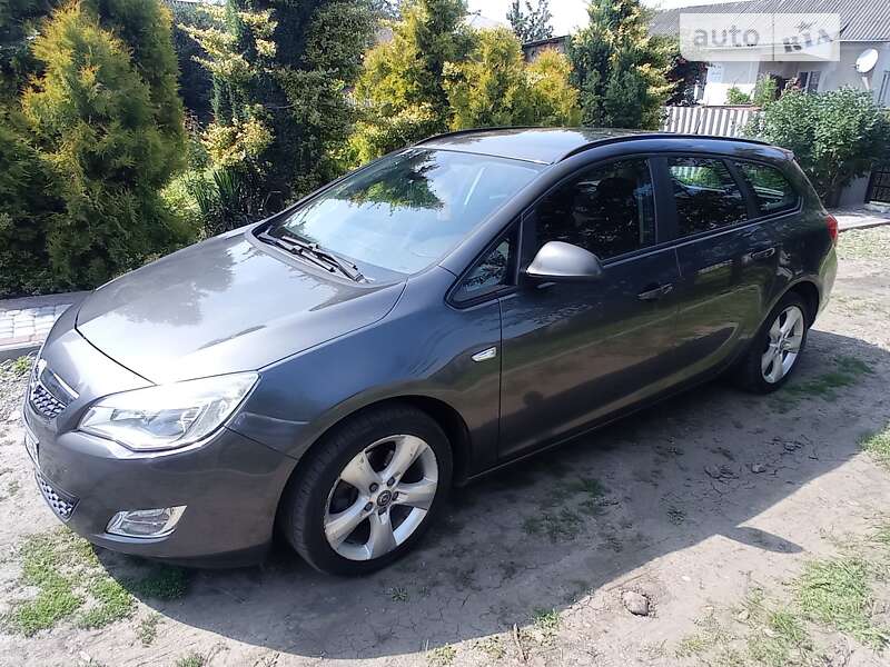 Універсал Opel Astra 2011 в Бурштині