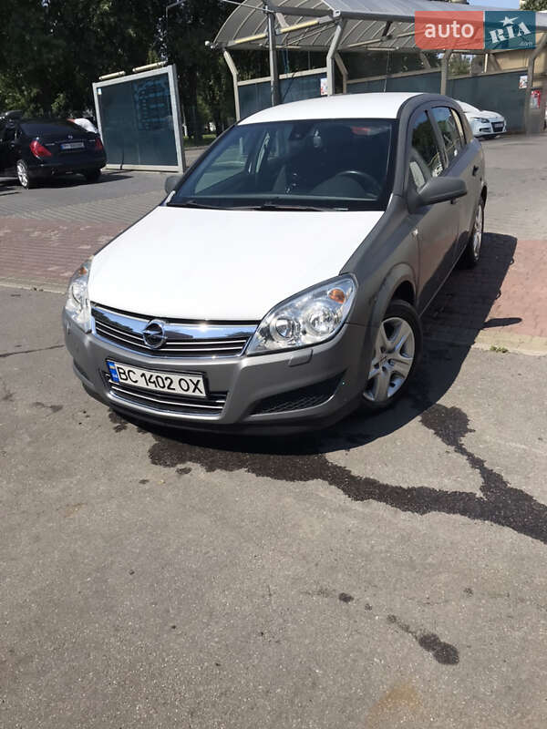 Хэтчбек Opel Astra 2009 в Горишних Плавнях