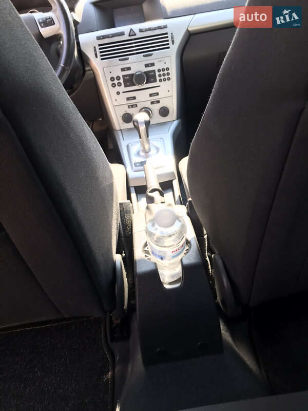 Хэтчбек Opel Astra 2009 в Горишних Плавнях