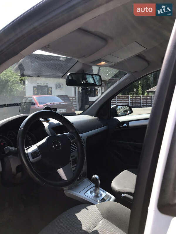 Хэтчбек Opel Astra 2009 в Горишних Плавнях