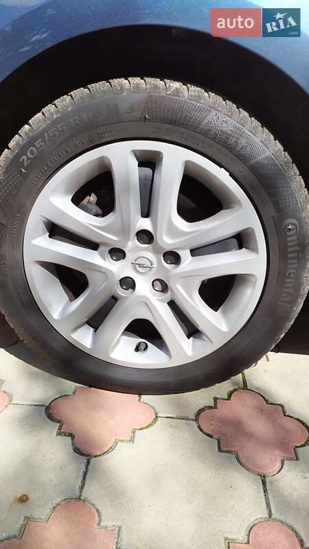 Универсал Opel Astra 2017 в Ровно