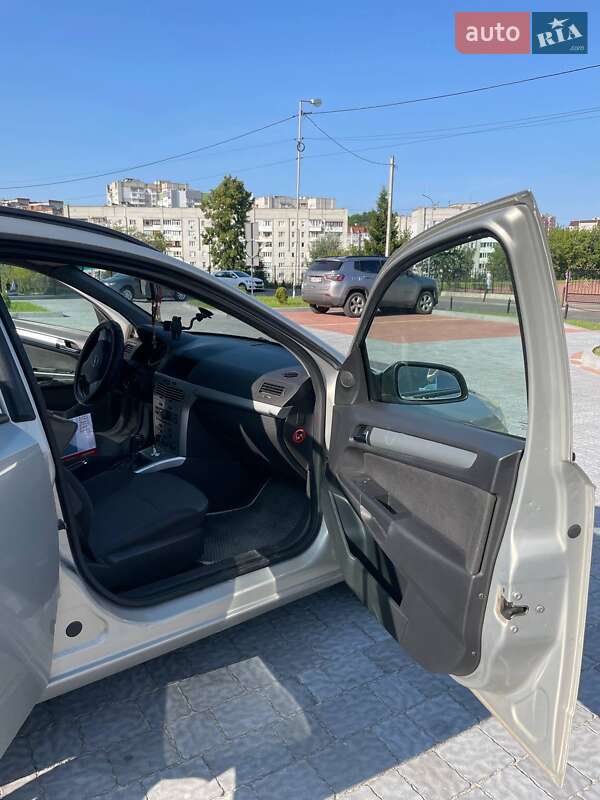 Універсал Opel Astra 2009 в Львові