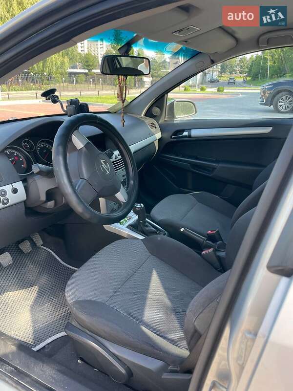 Універсал Opel Astra 2009 в Львові