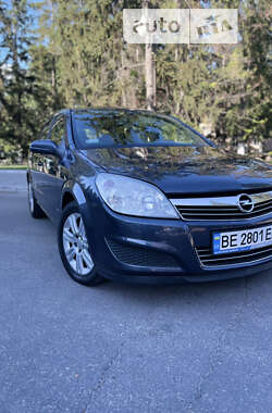 Хэтчбек Opel Astra 2008 в Первомайске