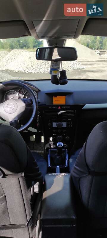 Универсал Opel Astra 2010 в Обухове