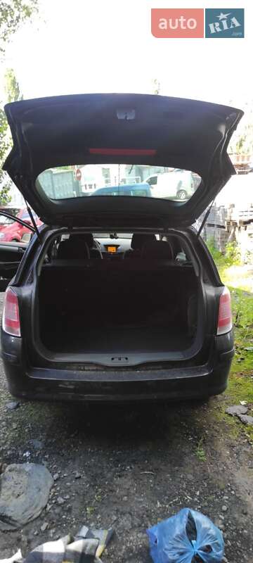 Универсал Opel Astra 2010 в Обухове