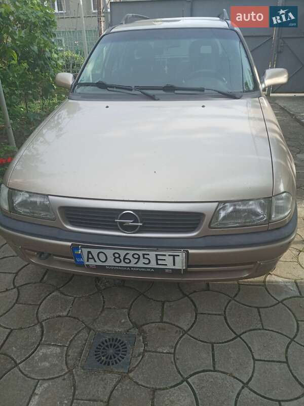 Универсал Opel Astra 1997 в Чопе