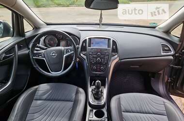 Универсал Opel Astra 2013 в Чернигове