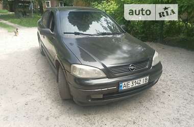 Седан Opel Astra 2006 в Дніпрі