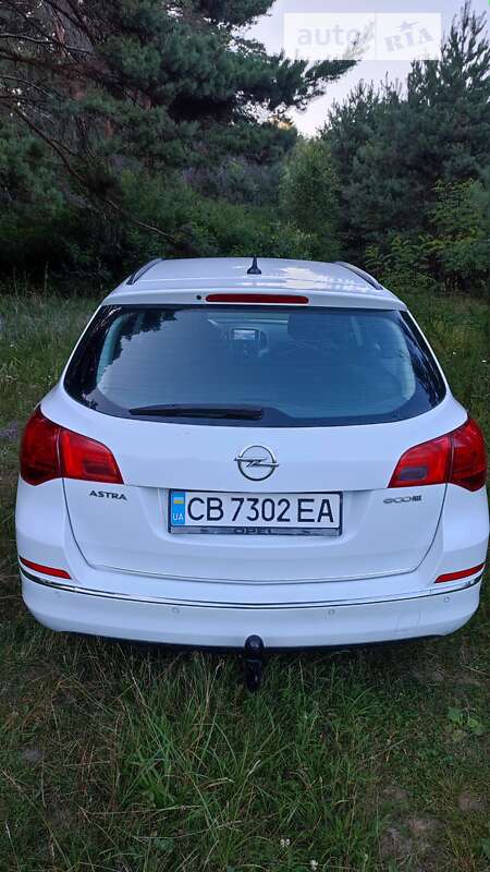 Универсал Opel Astra 2012 в Чернигове
