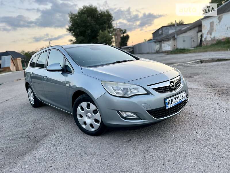 Opel Astra 2011