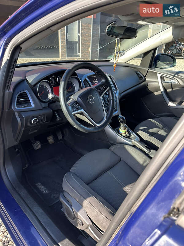 Универсал Opel Astra 2014 в Тячеве