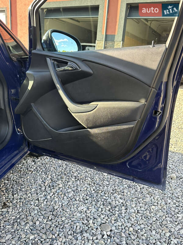 Универсал Opel Astra 2014 в Тячеве