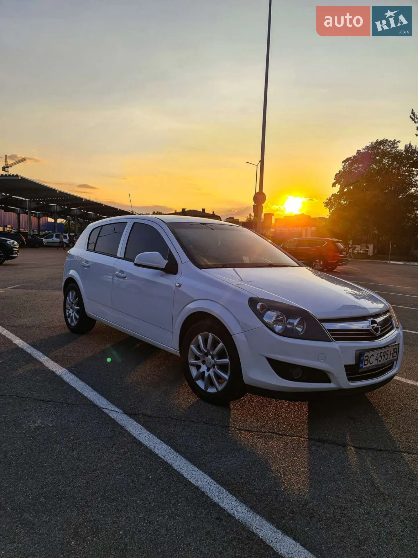2012 Opel Astra - фото 1