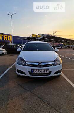 Хэтчбек Opel Astra 2012 в Львове