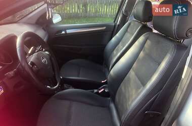Универсал Opel Astra 2010 в 