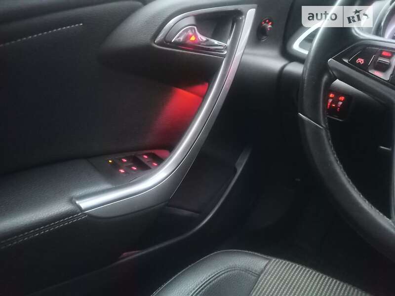 Универсал Opel Astra 2012 в Ровно