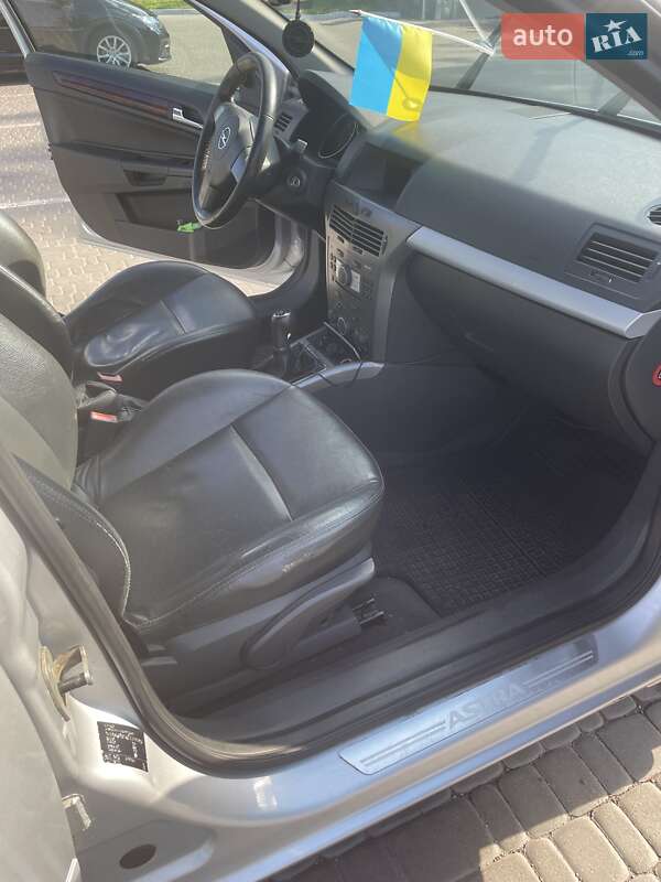 Універсал Opel Astra 2006 в Харкові