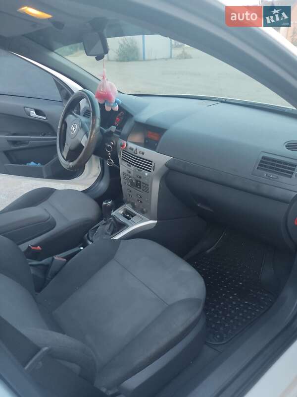 Универсал Opel Astra 2011 в Бережанах