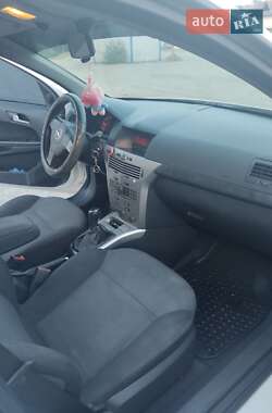 Универсал Opel Astra 2011 в Бережанах