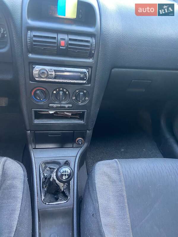 Хэтчбек Opel Astra 2004 в Бершади