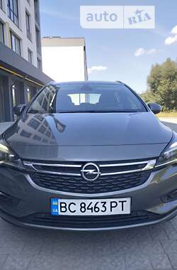 Универсал Opel Astra 2017 в Новояворовске