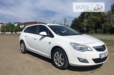 Универсал Opel Astra 2012 в 