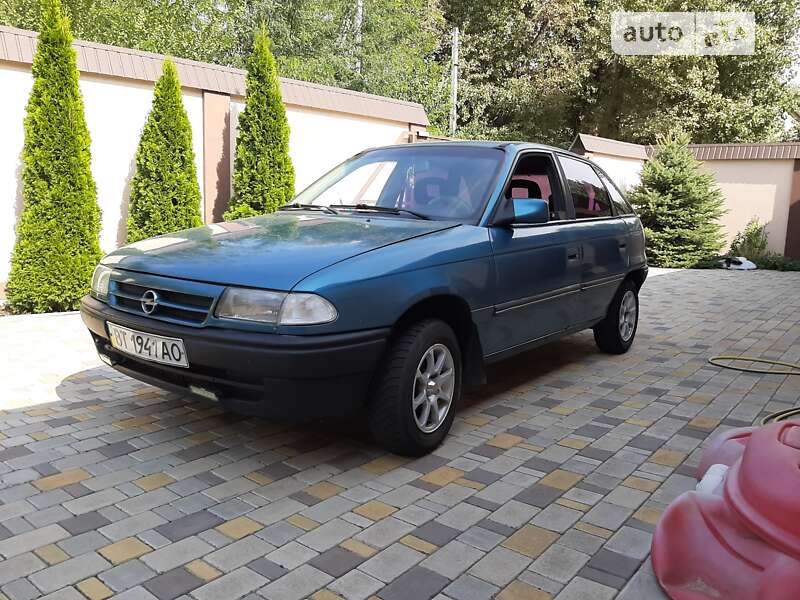 Хэтчбек Opel Astra 1993 в Херсоне