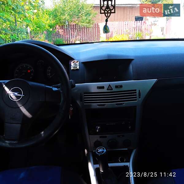 Хэтчбек Opel Astra 2008 в Стрые
