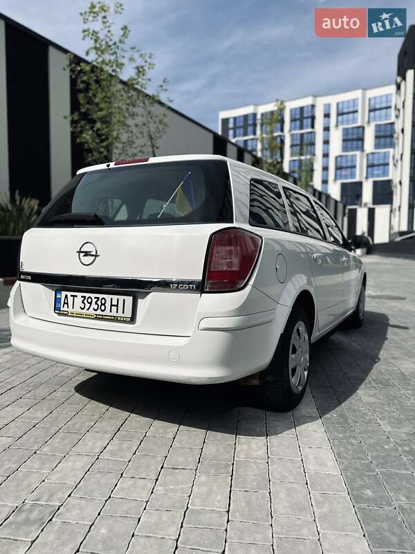 Універсал Opel Astra 2011 в Новій Одесі