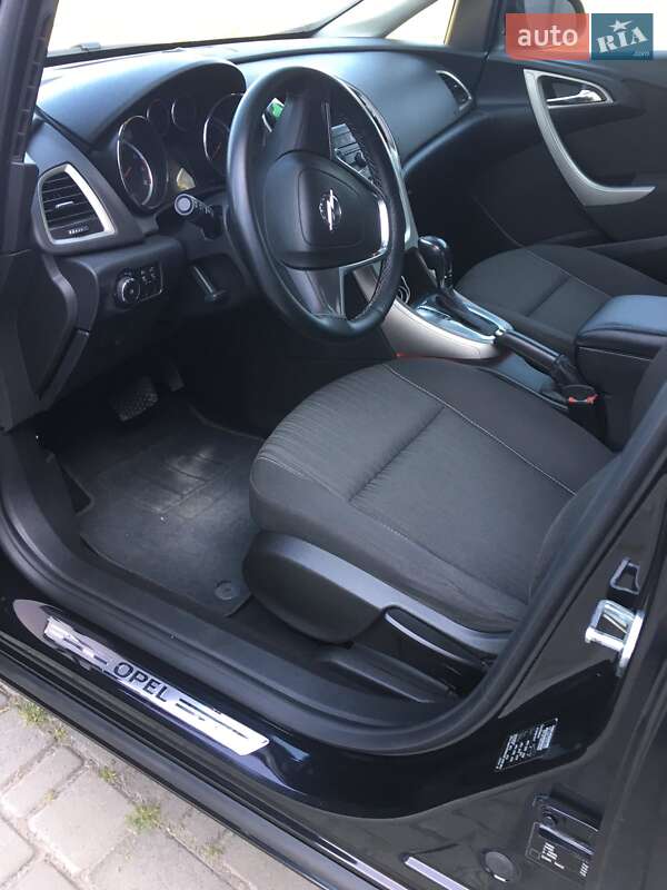 Хэтчбек Opel Astra 2011 в Ивано-Франковске