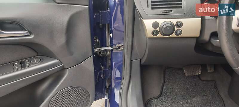 Купе Opel Astra 2008 в Тернополі