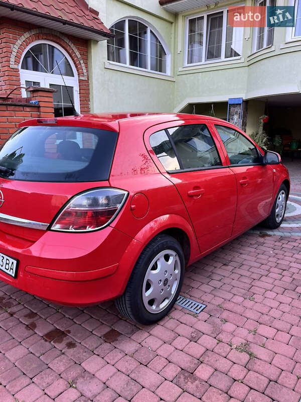 Хетчбек Opel Astra 2012 в Ужгороді