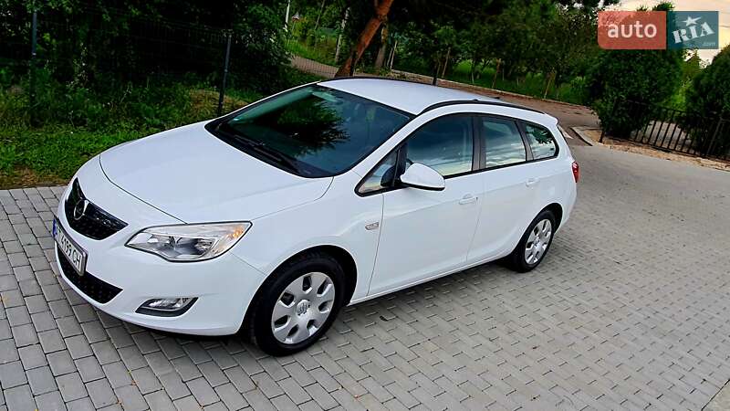 Універсал Opel Astra 2011 в Калуші