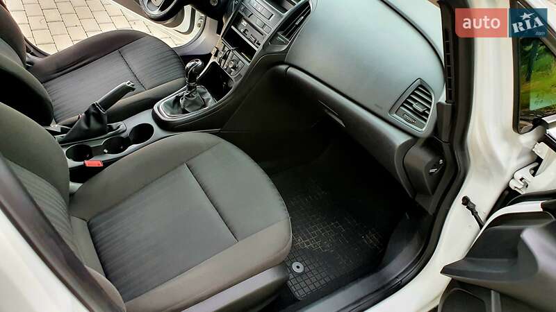 Універсал Opel Astra 2011 в Калуші