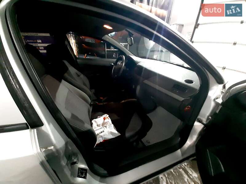 Хетчбек Opel Astra 2005 в Шептицькому