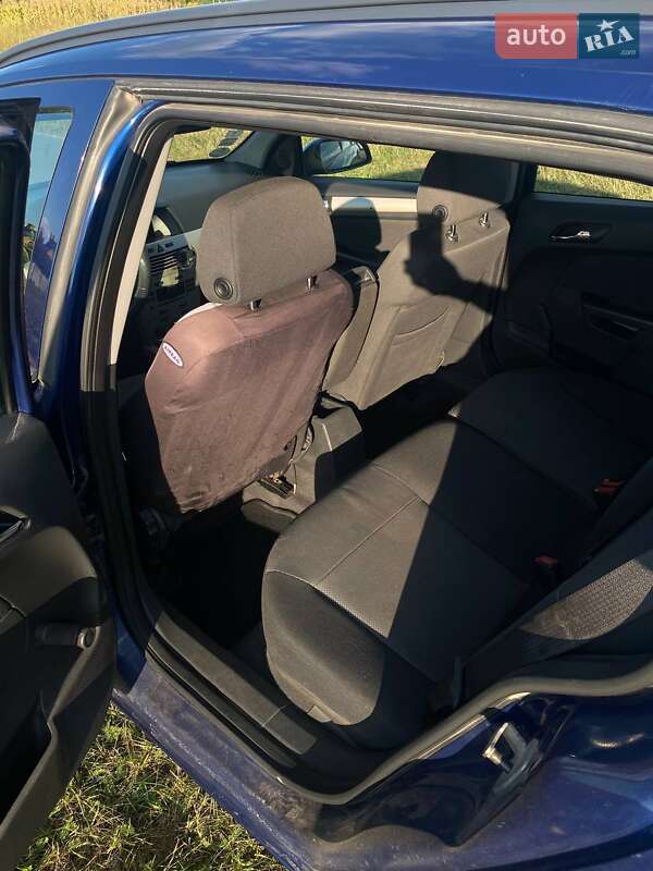 Универсал Opel Astra 2008 в Ровно