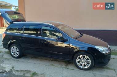 Універсал Opel Astra 2010 в Рівному