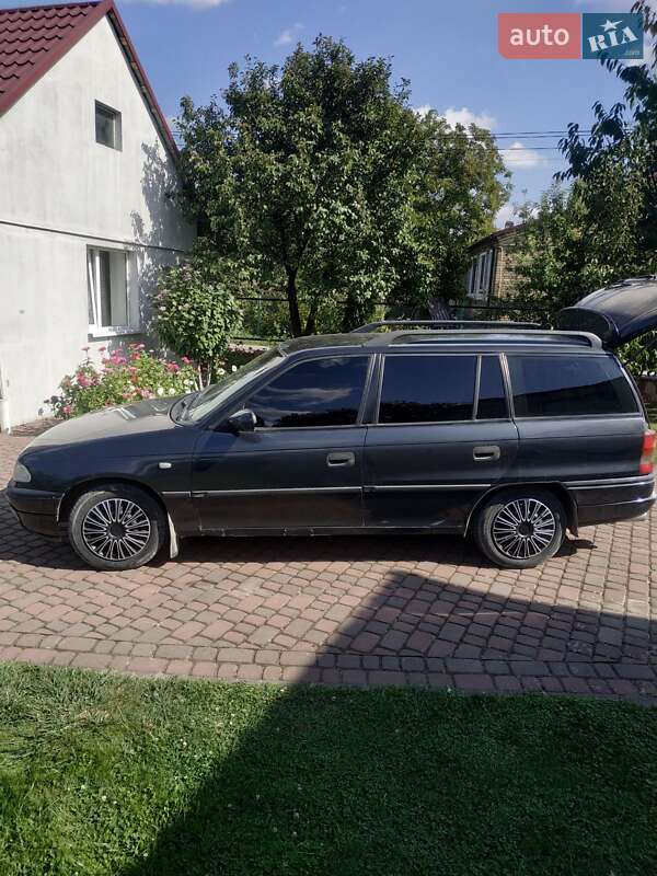 Универсал Opel Astra 1998 в Золочеве